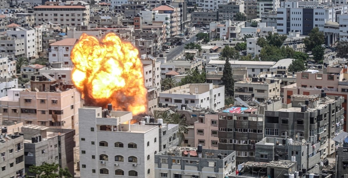 لابيد يسعى للفوز بانتخابات إسرائيل عبر الدم الفلسطيني، فهل تقلب غزة الطاولة عليه؟