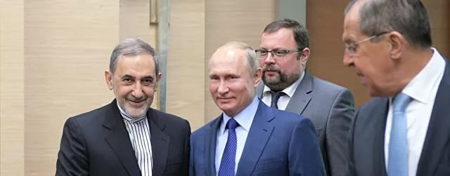 مستشار المرشد الإيراني: لم يمنحنا الغرب واحدا من الألف مما حصلنا عليه من روسيا
