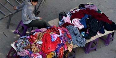 تونسيون يلجأون إلى الملابس المستعملة تكيفا مع الأزمة