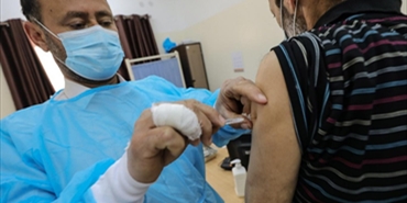 لماذا  سكان قطاع غزه يرفضون التطعيم ضد فيروس كورونا 