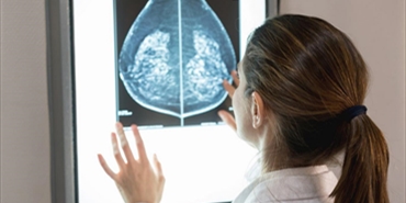 مستشفيات بريطانيا تعتمد دواء لسرطان الثدي يطيل أعمار المصابات 