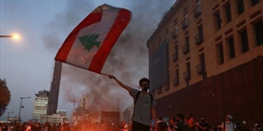 انهيار القرن".. اقتصاد لبنان قد لا يعود إلى ما كان عليه قبل عقدين