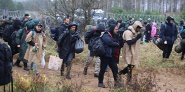 الاتحاد الأوروبي يُصعد تجاه المهاجرين العالقين على حدوده.. طالب دوله بالتضييق على طلبات اللجوء