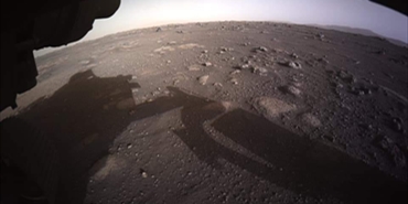 وكالة ناسا تنشر أول صورة ملونة من المريخ!