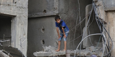 الاتهامات والشروط تعقد ملف إعادة إعمار غزه 