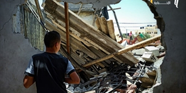 حركة نزوح كثيفة لعشراتِ العائلات الفلسطينية جراء قصف منازلهم وتدميرها