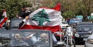 مسيرات  سيارة  تجوب شوارع طرابلس احتجاجاً على الاوضاع المعيشية