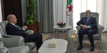 وزير خارجية فرنسا يهدّئ اللعب مع الجزائر