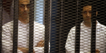 القضاء المصري يؤيد رفع التحفظ على أموال نجلي مبارك 