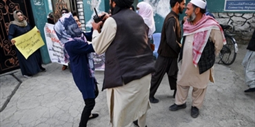 طالبان" تفرق تجمعا نسائيا في كابول بالقوة