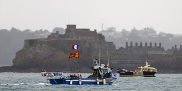 بريطانيا تستدعي السفيرة الفرنسية على خلفية أزمة الصيد