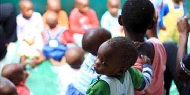 خطوة تاريخية “ستنقذ حياة عشرات آلاف الأطفال”.. الصحة العالمية توافق على استخدام أول لقاح للملاريا في إفريقيا