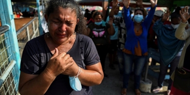 صور مروعة توثق أسوأ أعمال شغب بسجون الإكوادور.. تحوَّل إلى حمامات دماء بعد مقتل 116 سجيناً