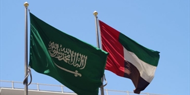بلومبيرغ: استمرار الخلاف السعودي الإماراتي يفتح الباب أمام تكهنات حرب الأسعار