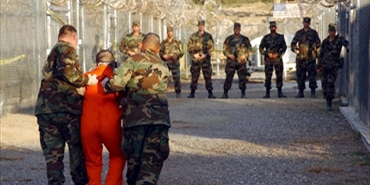 أمريكا ترحِّل جزائرياً إلى بلده بعد 20 عاماً من اعتقاله في غوانتانامو دون محاكمة