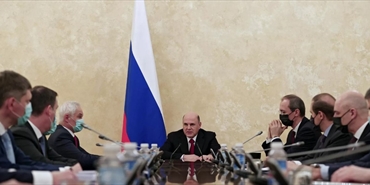 رئيس الوزراء الروسي يحث على زيادة حصة المدفوعات الدولية بالروبل