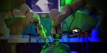 الروبوت "ستار" ينفذ عملية جراحية من دون مساعدة البشر لأول مرة