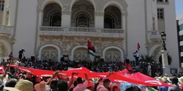 احتجاجات في تونس قبيل الاستفتاء على الدستور... ما أثرها على المشهد السياسي؟