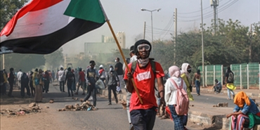 السودان.. إغلاق شوارع رئيسة في الخرطوم للمطالبة بحكم مدني