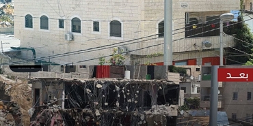 قوات الاحتلال تهدم مبنى عائلة الرجبي بالقدس وتشرد العشرات من سكانه