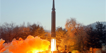 كوريا الشمالية تتجاهل التحذيرات وتطلق صاروخاً عابراً للقارات..