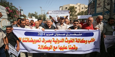 غزة.. متضررو حرب 2014 يتظاهرون أمام "أونروا"