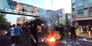 الحرس الثوري” والمخابرات يدخلان على خط الاحتجاجات المستمرة بإيران.. . 