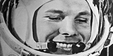 أول رائد فضاء في تاريخ البشرية.. سر ابتسامة قادت يوري غاغارين إلى النجوم