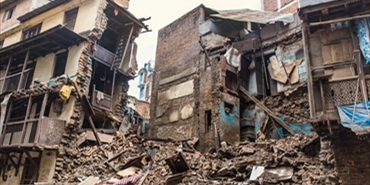 ما المدة التي قد يظل خلالها الأشخاص تحت أنقاض الزلازل على قيد الحياة؟