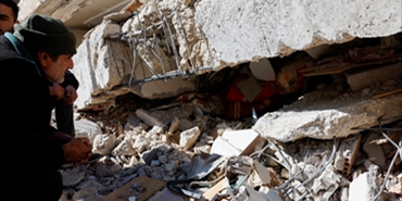 5 قصص لأشخاص بقوا أياماً تحت أنقاض الزلازل