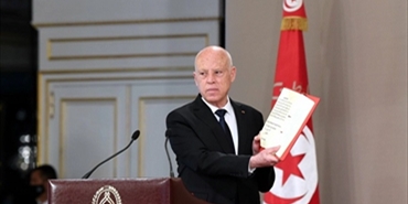 قرار رئاسي بتمديد حالة الطوارئ في تونس لنحو عام.. 