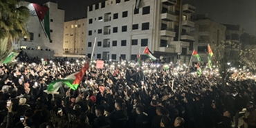 لليوم التاسع آلاف الأردنيين يتظاهرون أمام السفارة الإسرائيلية دعماً لغزة.. 
