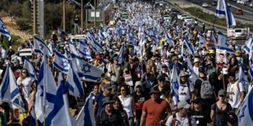 الإسرائيلين يتظاهرون ضدد نتياهوا لإسقاطه... وإسقاط الحكومة وإجراء انتخابات مبكره
