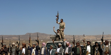 جماعة الحوثي تتهم واشنطن وبريطانيا باستهداف اليمن بـ13 صاروخاً