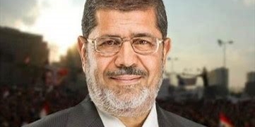 مصر تدرج مستشار الرئيس السابق محمد مرسي و20 آخرين على "قائمة الإرهاب"