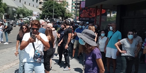 تجمعات ومحتجين أمام الاونيسكوا رفضا  لقرار رفع الدعم